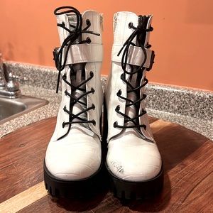 Steven Madden Womens White/Black Combat Boots with heel🖤🤍